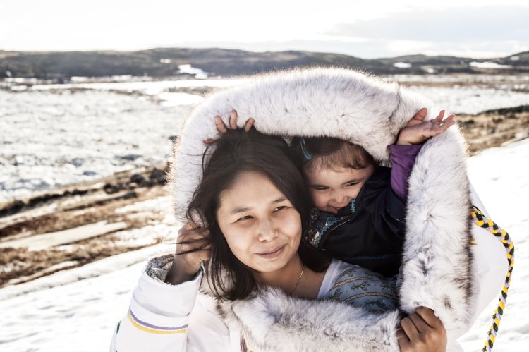 Девушки Эскимосы в костюме