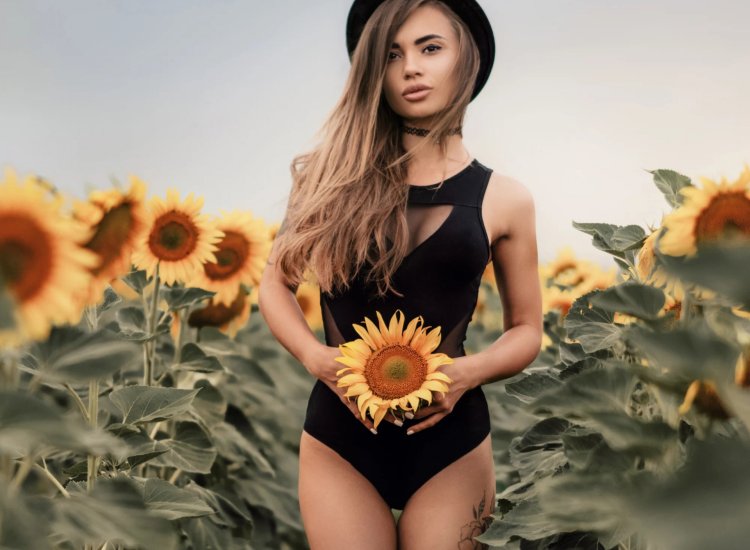 Позирование в подсолнухах