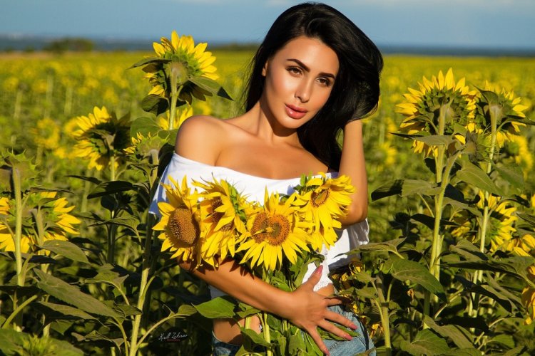 Фотосессия в подсолнухах