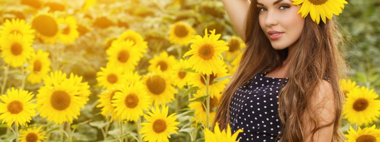 Девушка в подсолнухах
