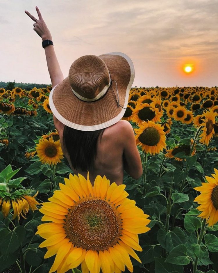 Девушка в сарафане