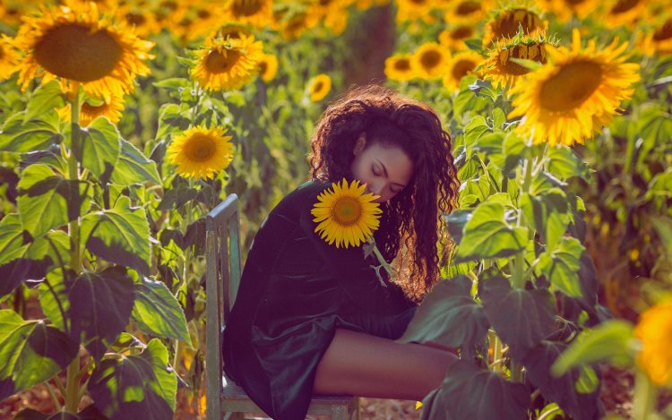 Креативная фотосессия в подсолнухах