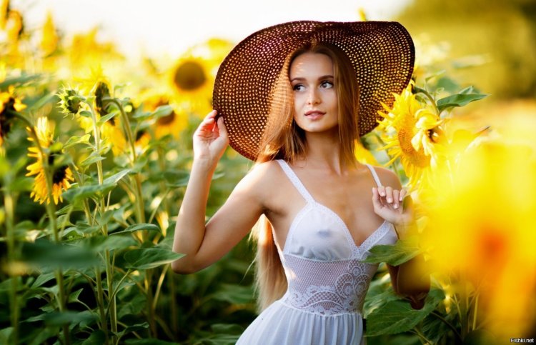 Фотосессия в поле с подсолнухами