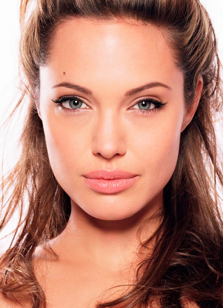 Анджелина Джоли