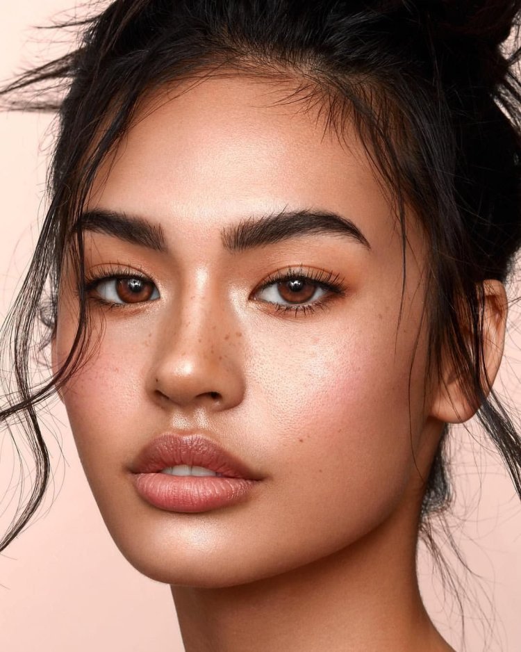 Естественный макияж для карих глаз