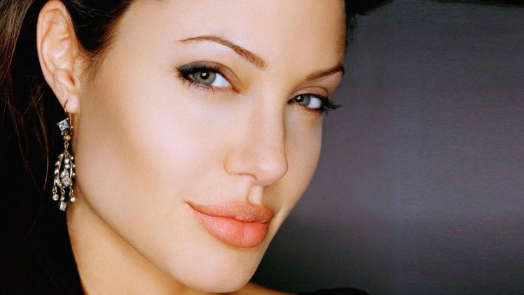 Анджелина джоли