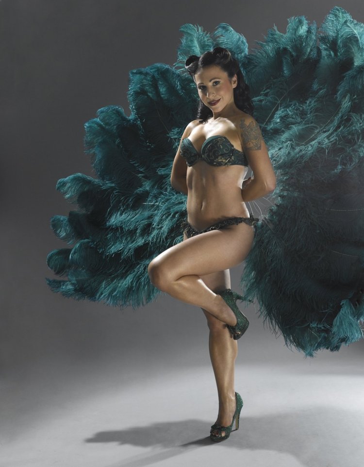 Танцы без одежды