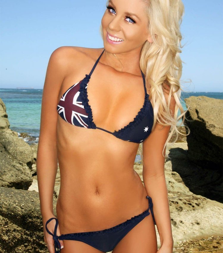 Jason Harynuk в купальнике