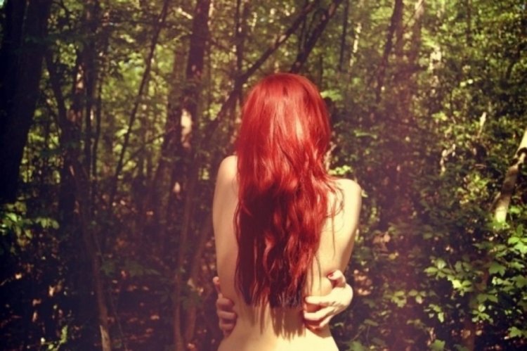 Рыжие девушки в шортах