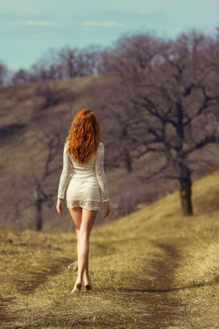 Рыжие волосы со спины