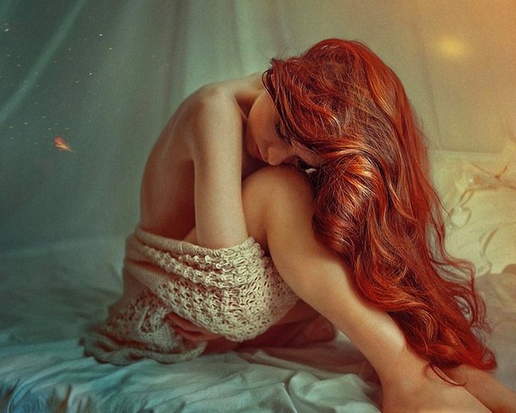 Рыжие девушки со спины в Нижнем белье