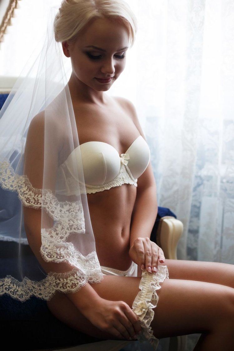 Невеста в белье Любительское