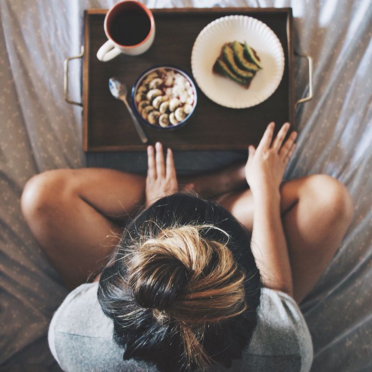 Кофе в постель девушке