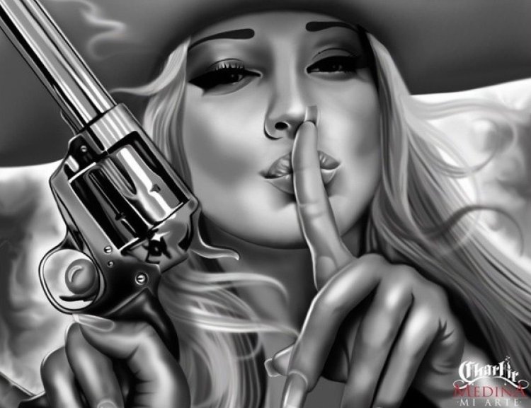 Девушка в чёрной бандане