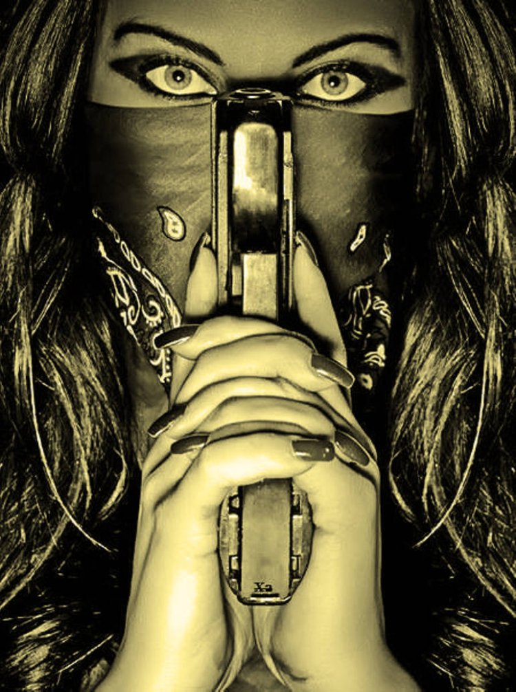 Девушка бандитка