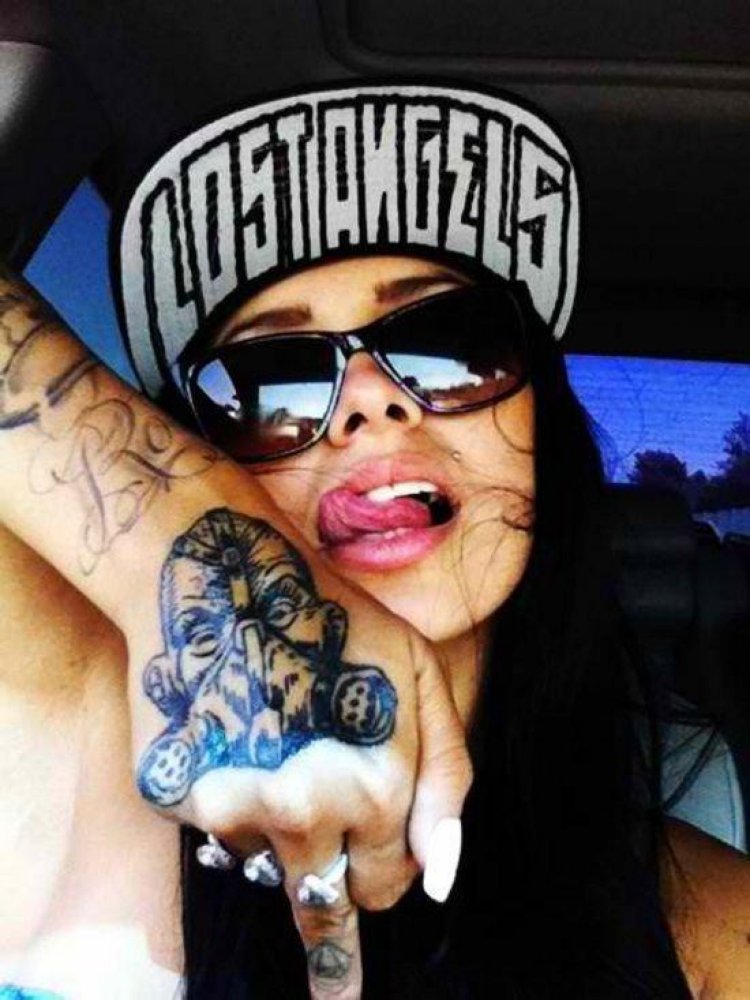 Эскиз Чикано девушка с пистолетом