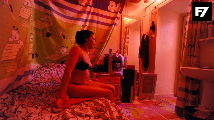 Девочки в публичном доме