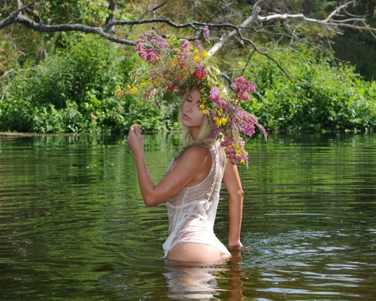 Сериал Легенда об Искателе бассейн