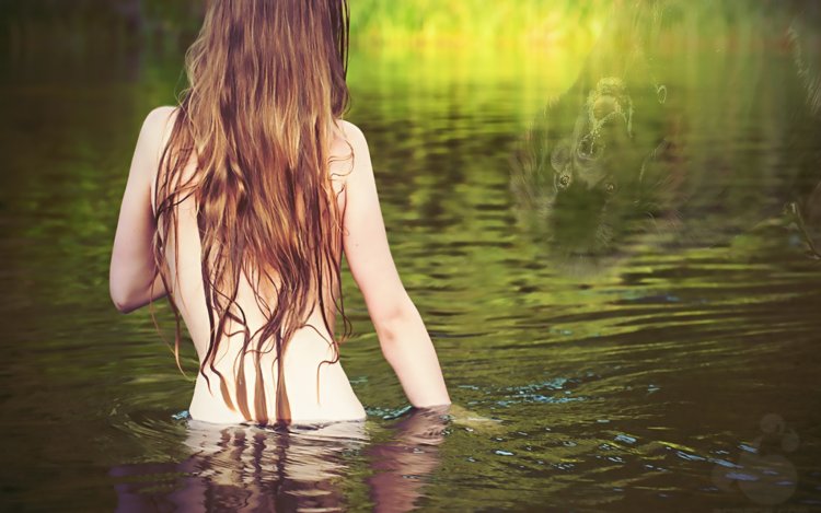 Девушки на озере