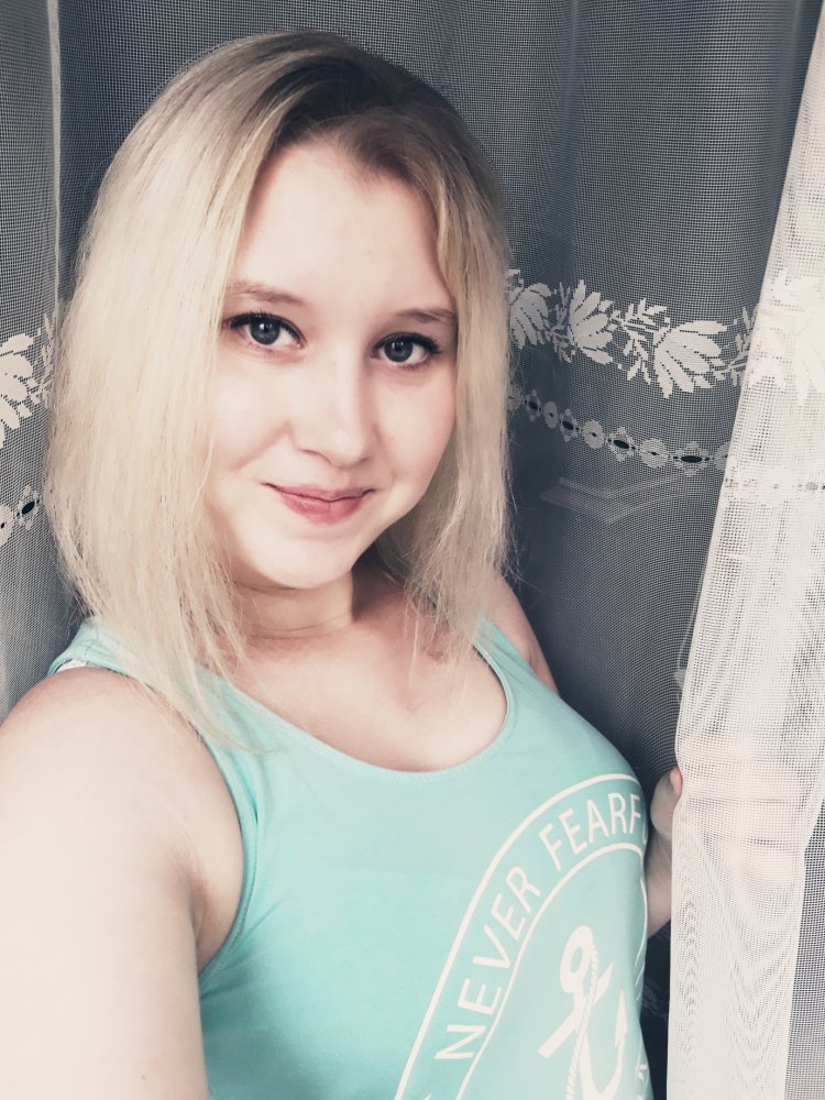 Мирная девушка