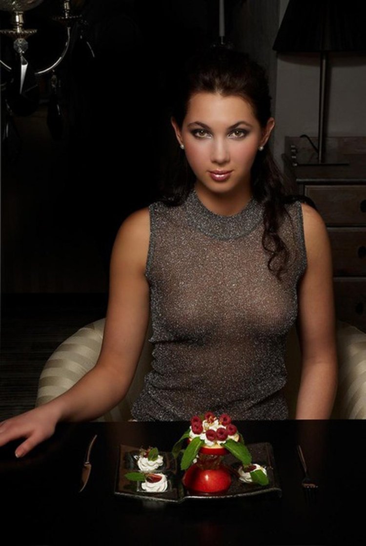 Декольте моей жены