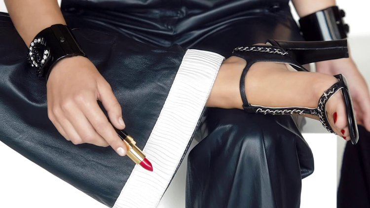 Кира Найтли в кожаных штанах