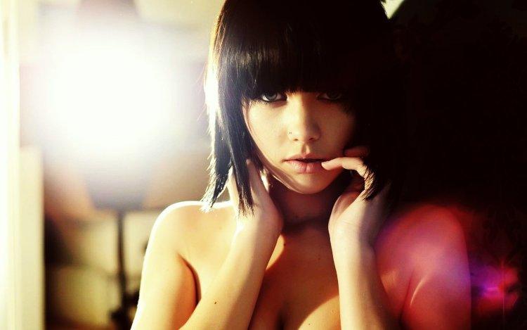 Красивые девушки с челкой