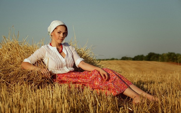 Красивая доярка