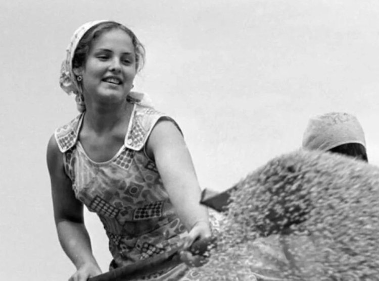 Советская женщина