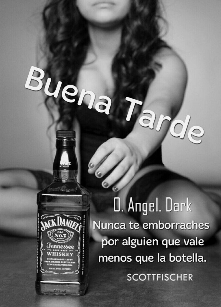 Девушка с бутылкой