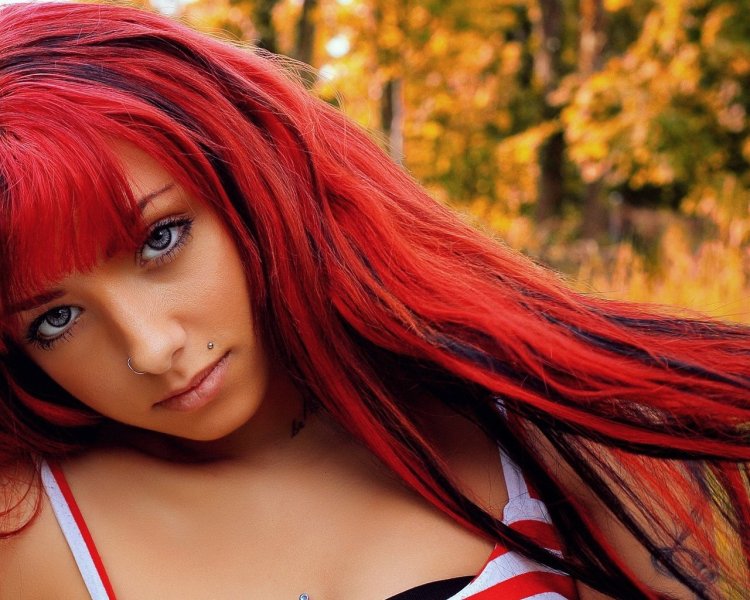 Красноволосая Элис