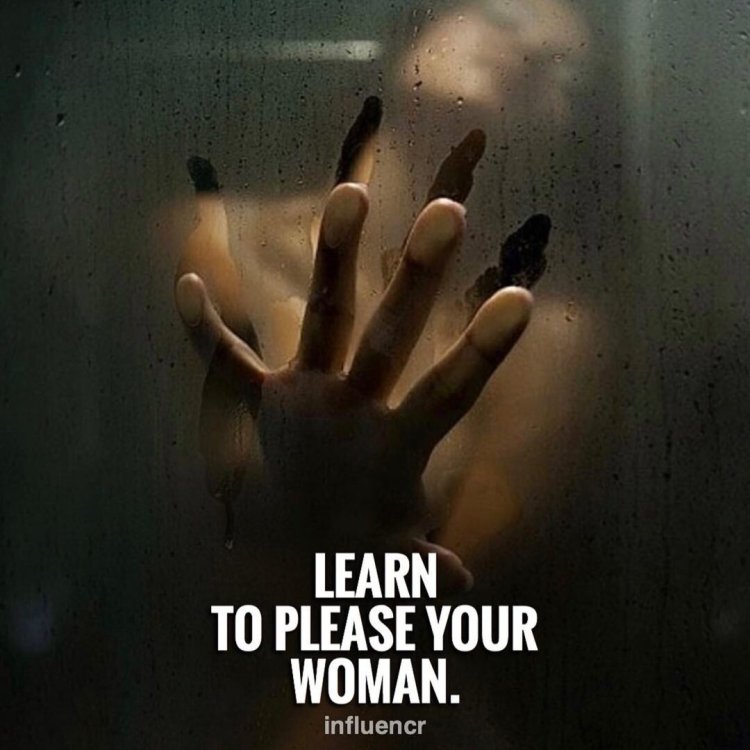 Женский силуэт за стеклом