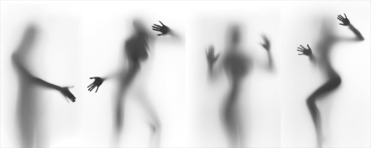 Женский силуэт за стеклом на стену краской