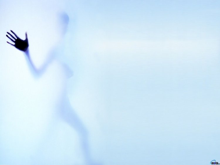 Человек на матовом стекле