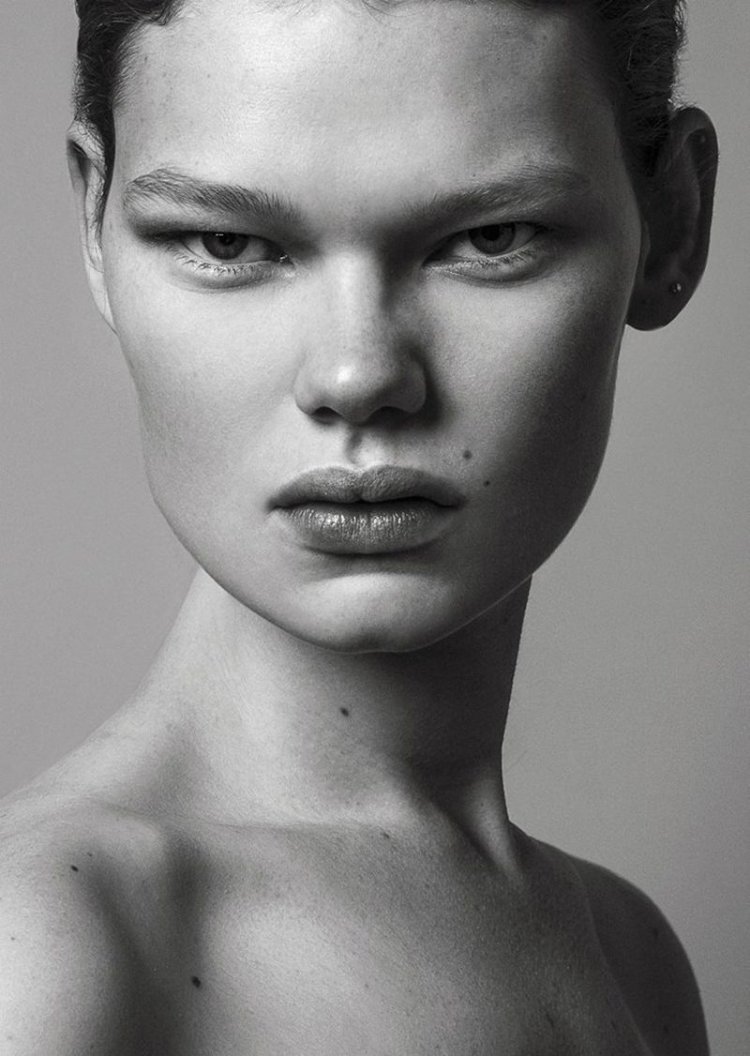 Лицо девушки