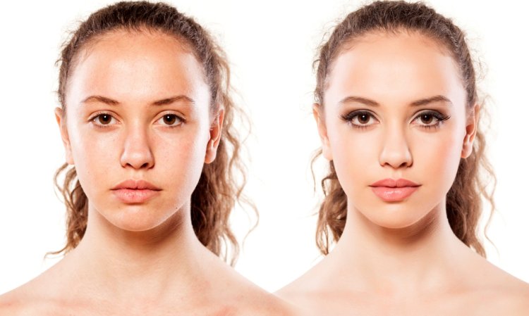 Темнокожая девушка с веснушками