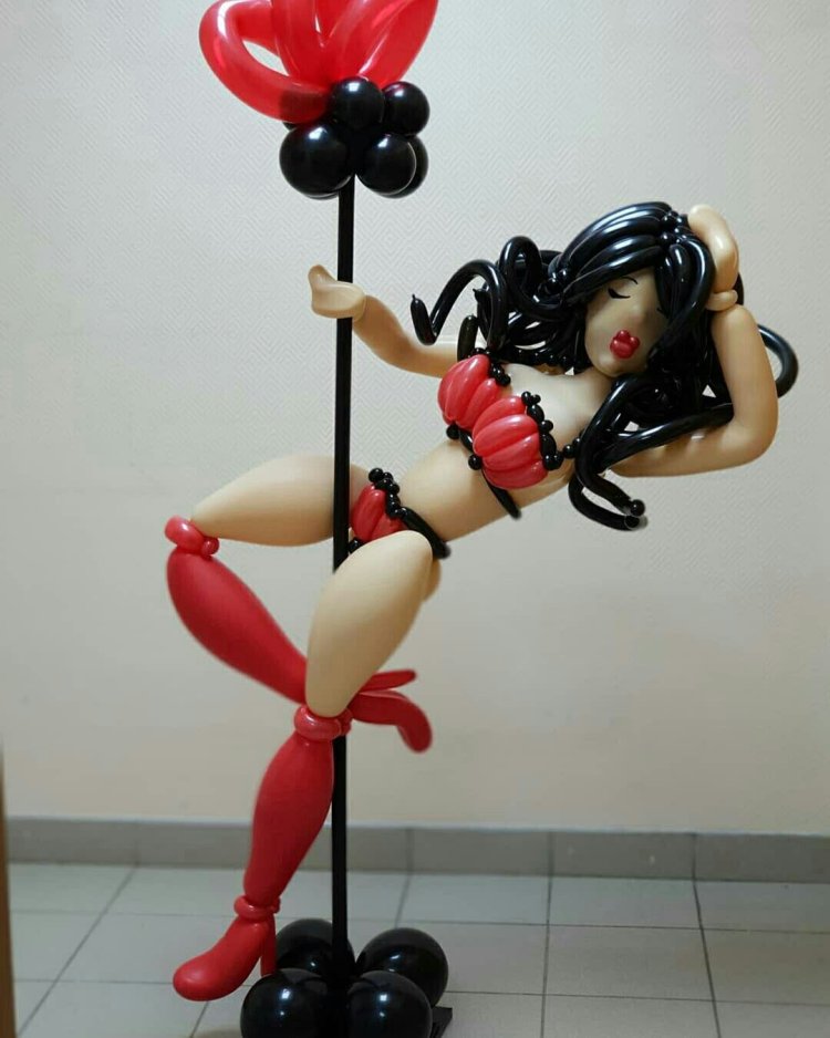 Стриптизерша из воздушных шаров