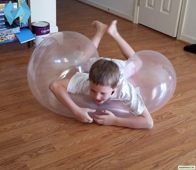 Дети и надувной шар
