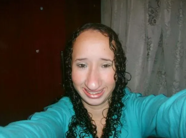 Носатая девочка