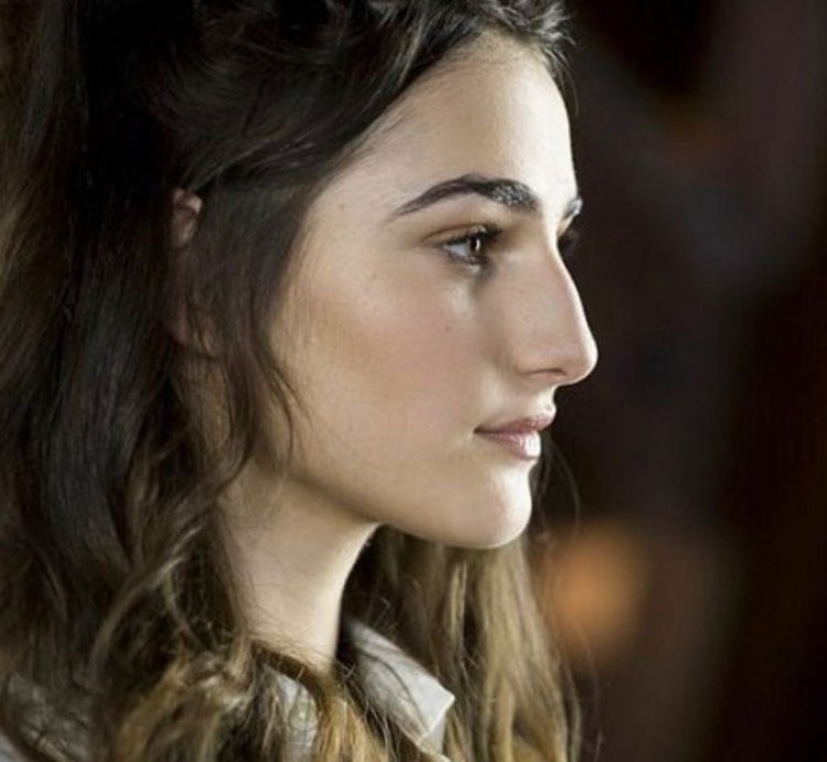 Афганская девушка Биби Аиша