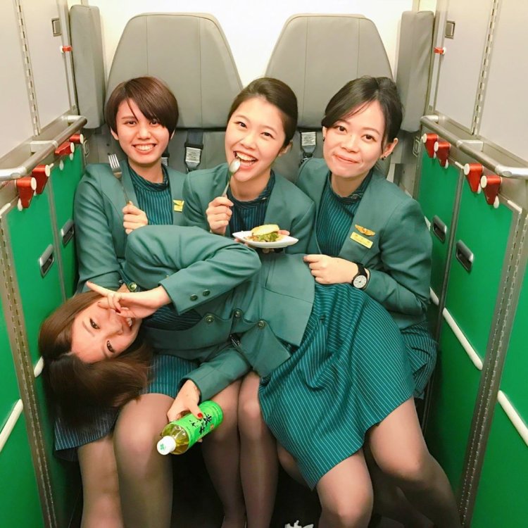 Парад Северной Кореи женщины маршируют