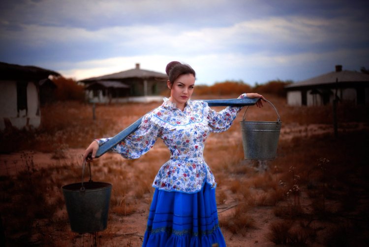 Тихий Дон Аксинья с коромыслом