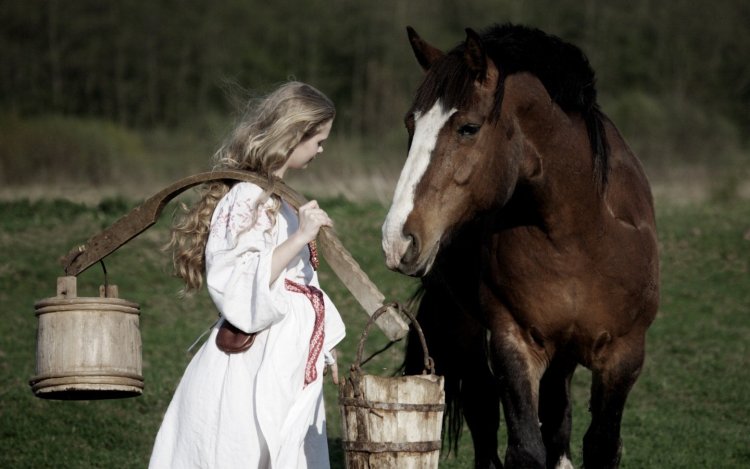 Девушка с кувшином у реки