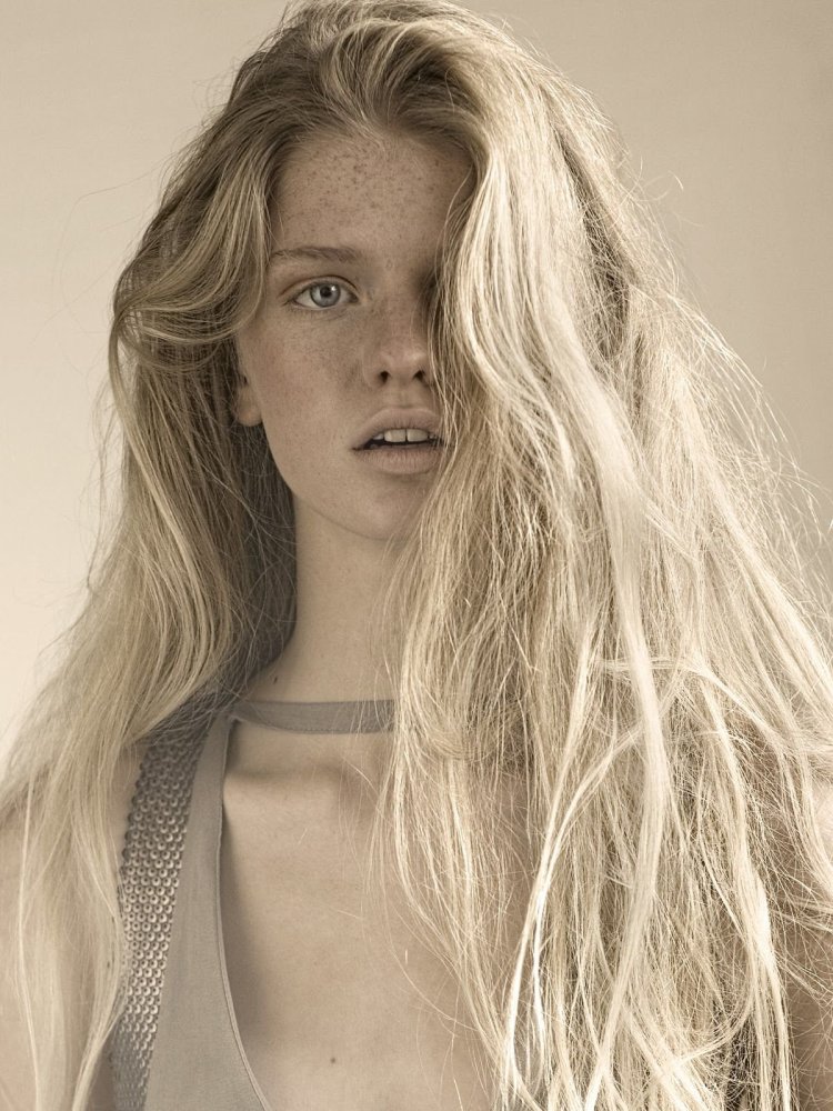 Мини Анден лицо