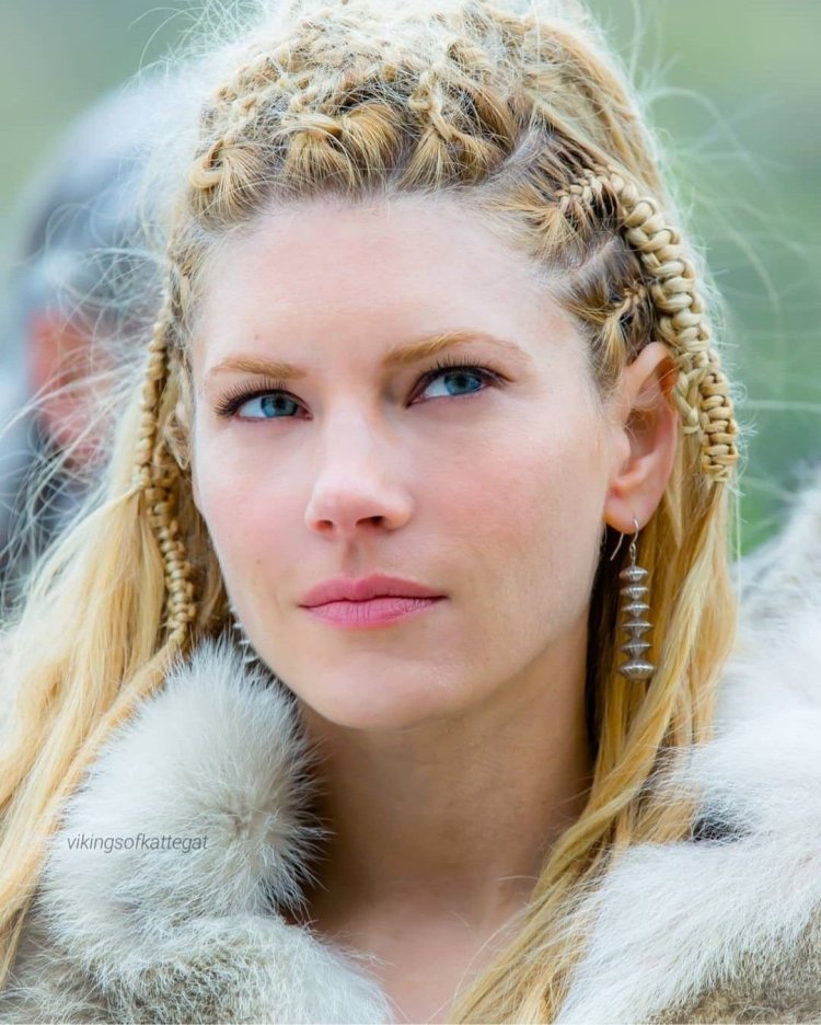 Эльза Хоск лицо