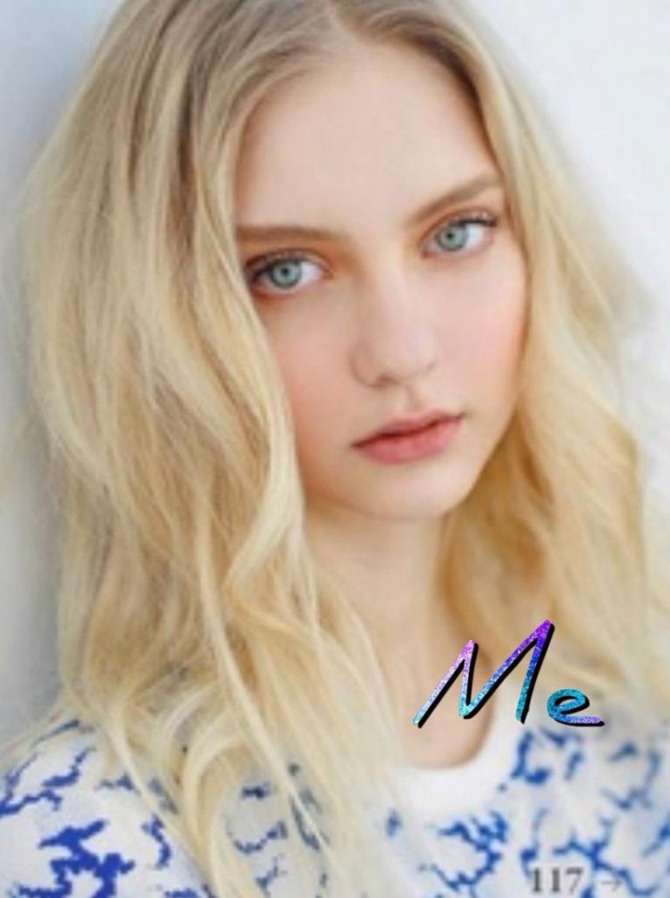 Блондинка с веснушками