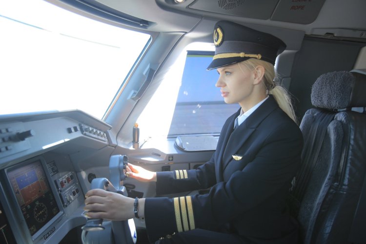 Астана Эйр пилотесса