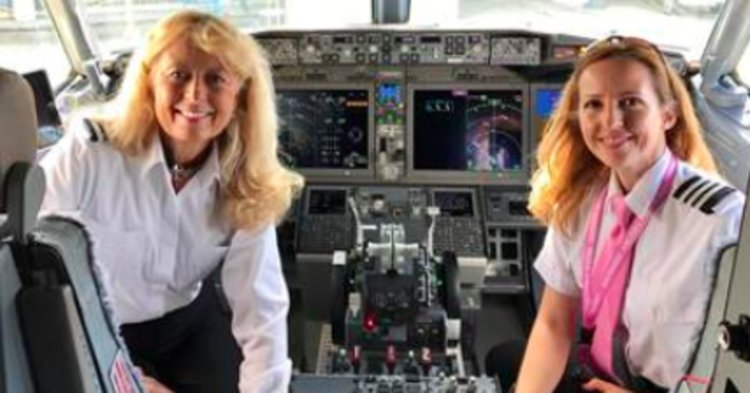 Женщина пилот в авиакомпании
