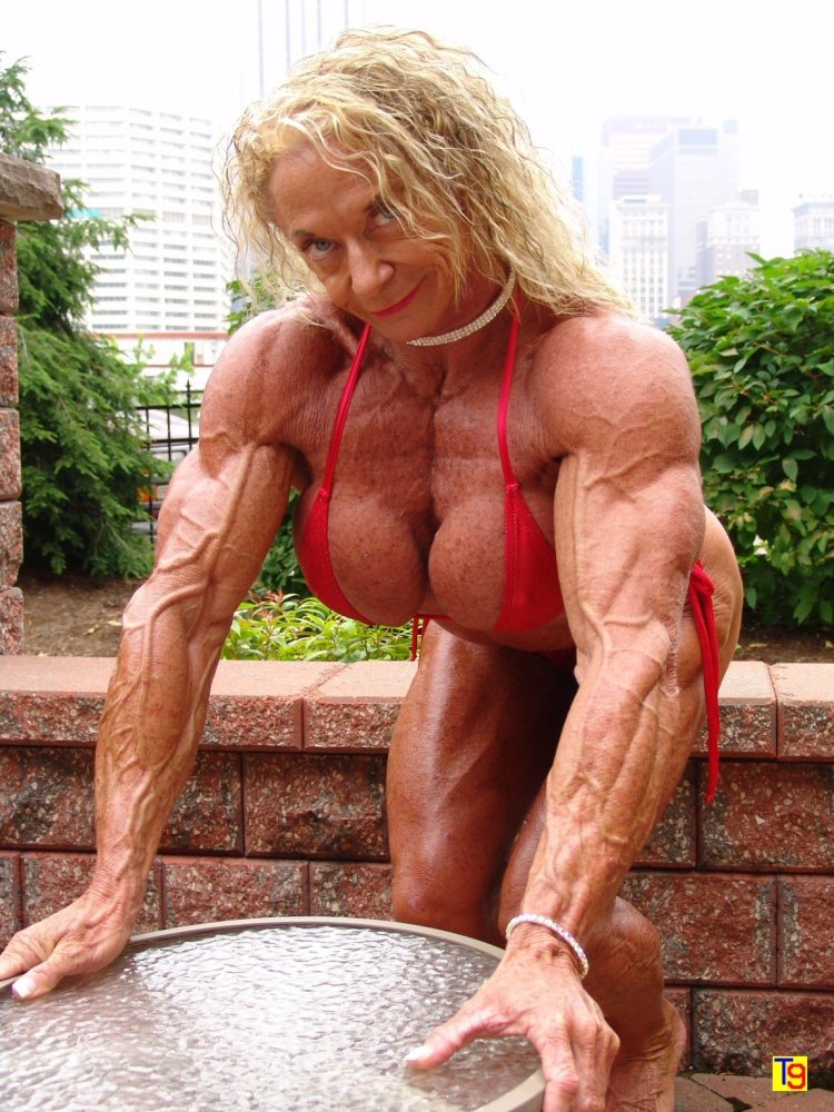 Бодибилдерша Кэролайн Ванг