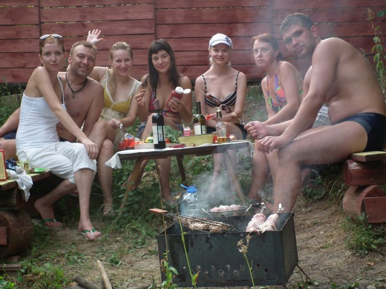 Девчонки на шашлыках